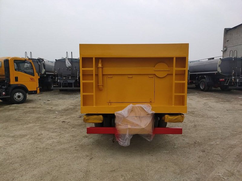 Blue Plate 5-axle non-overweight high-pressure cleaning vehicle