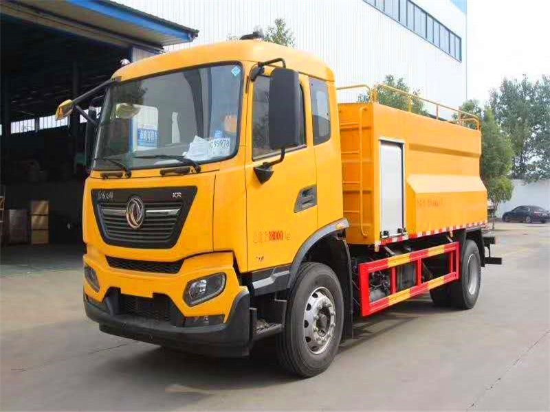Dongfeng Tianjin 10-cubic-meter cylindrical pipeline cleaning vehicle