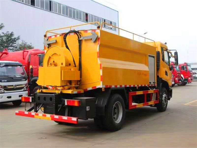 Dongfeng Tianjin 10-cubic-meter cylindrical pipeline cleaning vehicle