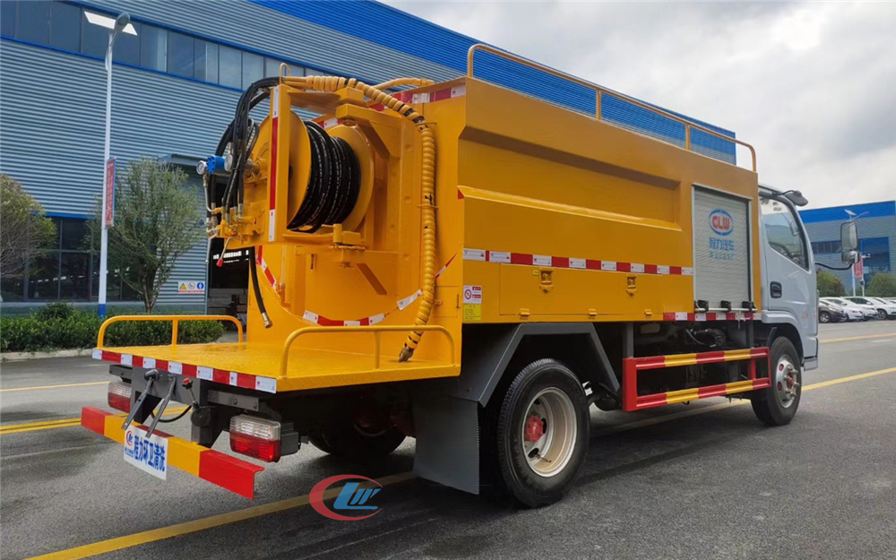 Xiaodurika 4-5 square inch sewer pipe cleaning and flushing vehicle