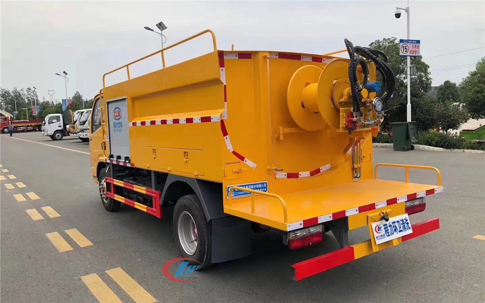 Xiaodurika 4-5 square inch sewer pipe cleaning and flushing vehicle