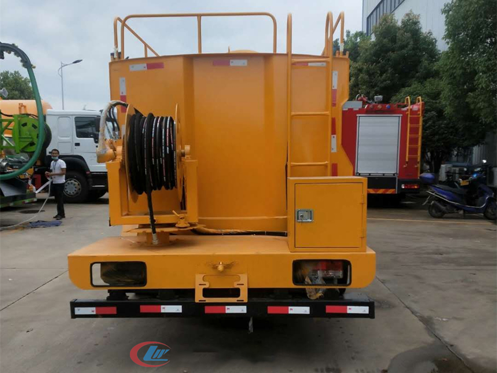 Mostolidak 8.5 cubic meter sewer cleaning and flushing vehicle