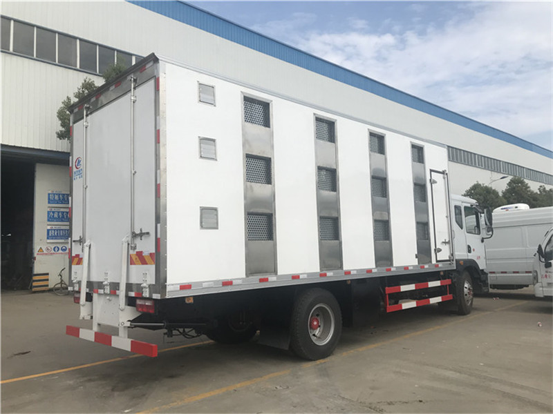 Dongfeng Dolica D9 Livestock Transport Vehicle