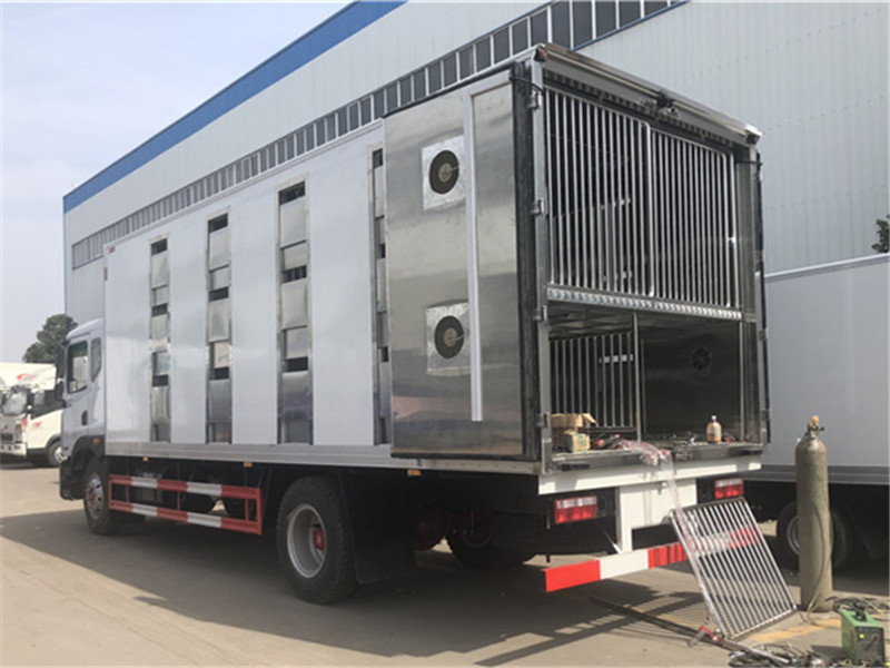 Dongfeng Dolica D9 Livestock Transport Vehicle