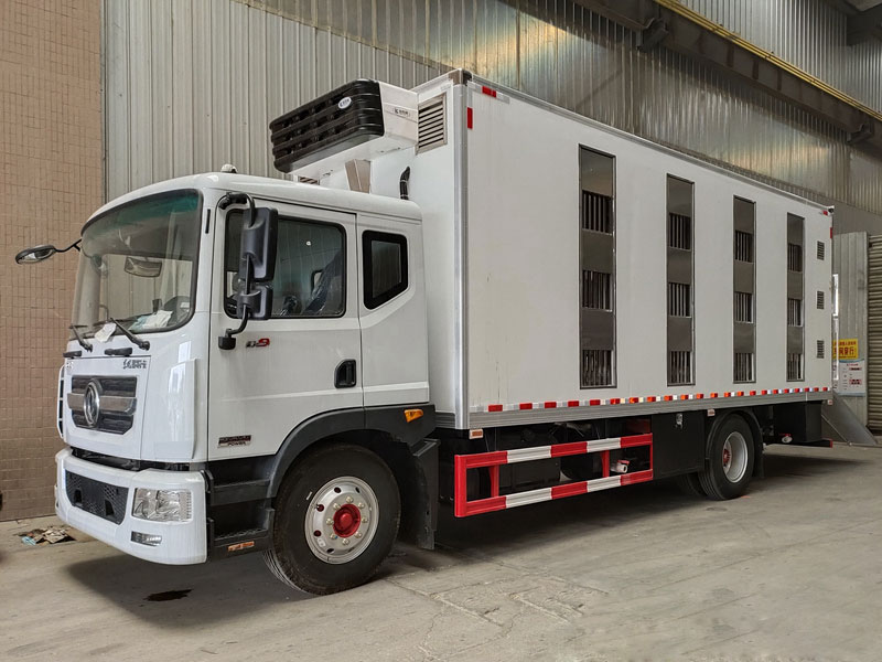 Dongfeng Dolica D9 Livestock Transport Vehicle