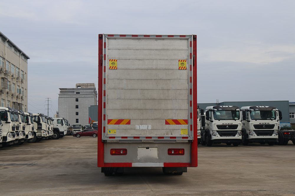 Dongfeng Tianjin Aluminum Alloy Livestock Transport Vehicle