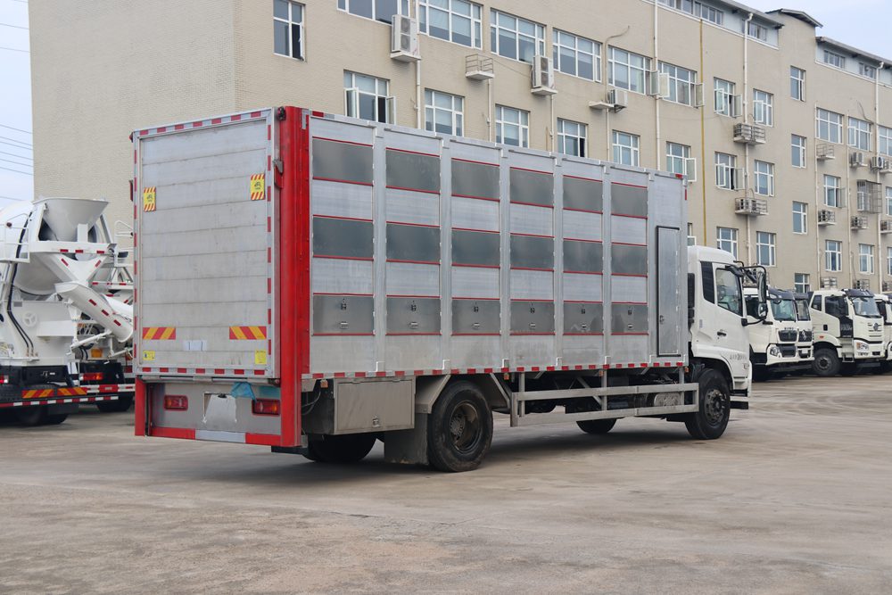 Dongfeng Tianjin Aluminum Alloy Livestock Transport Vehicle