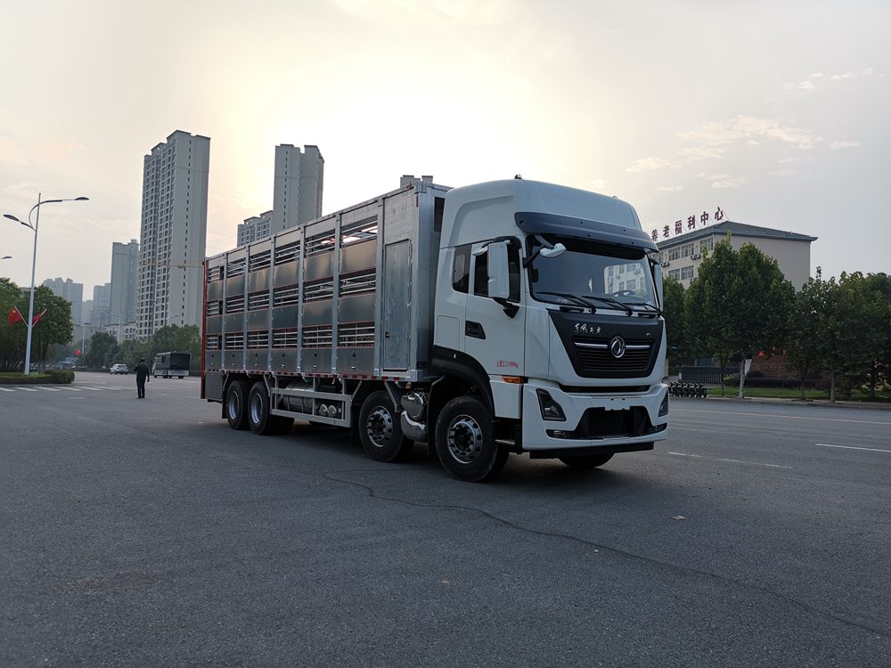Dongfeng Tianlong Aluminum Alloy Livestock Transport Vehicle