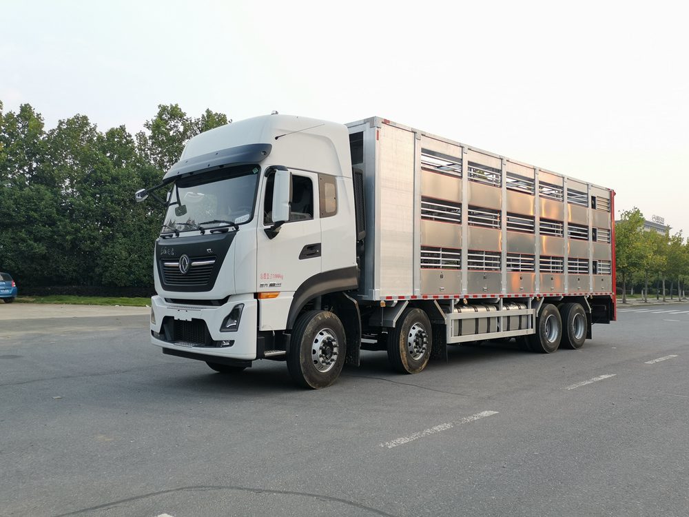 Dongfeng Tianlong Aluminum Alloy Livestock Transport Vehicle
