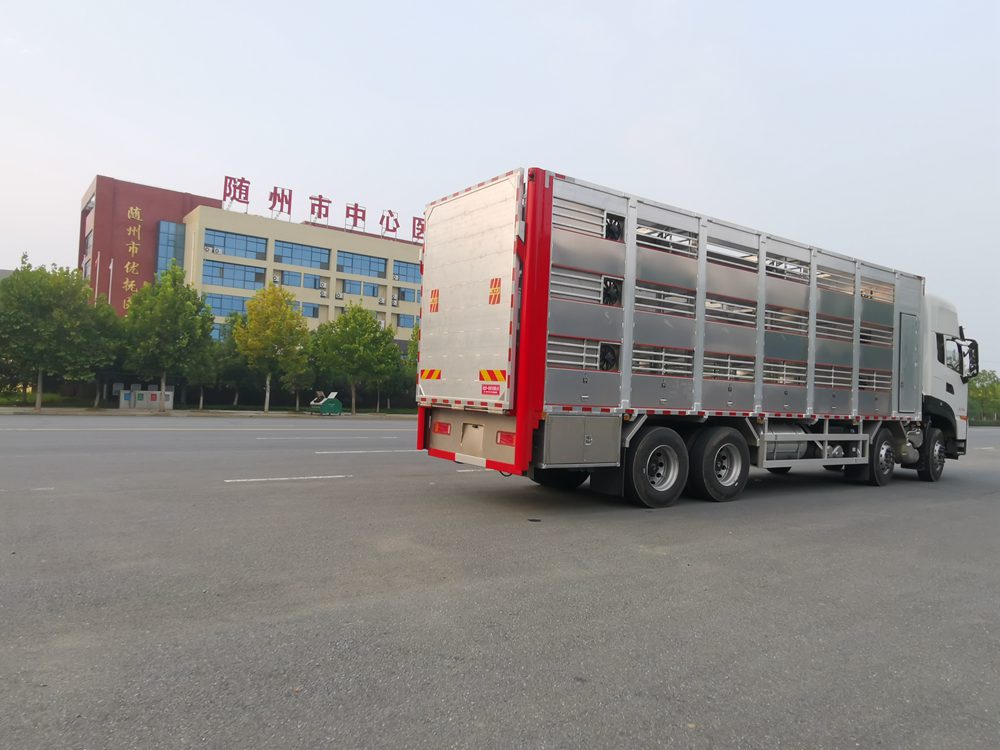 Dongfeng Tianlong Aluminum Alloy Livestock Transport Vehicle