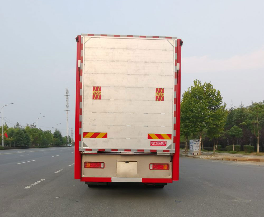 Dongfeng Tianlong Aluminum Alloy Livestock Transport Vehicle