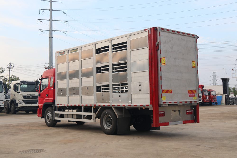 Jianghuai Gele Pig and Livestock Transport Vehicle