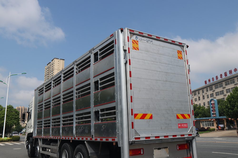 Dongfeng Tianlong VL Fifth-Generation Domestic Standard Aluminum Alloy Livestock Transport Vehicle
