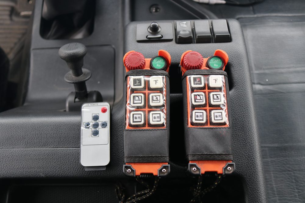 Dongfeng Tianlong VL Fifth-Generation Domestic Standard Aluminum Alloy Livestock Transport Vehicle