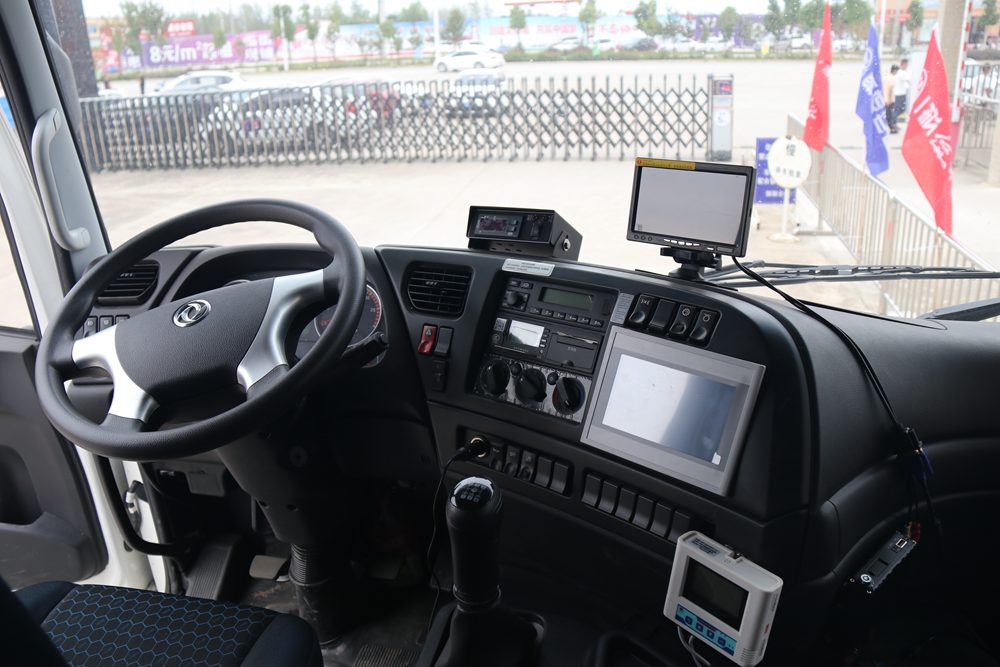 Dongfeng Tianlong VL Fifth-Generation Domestic Standard Aluminum Alloy Livestock Transport Vehicle