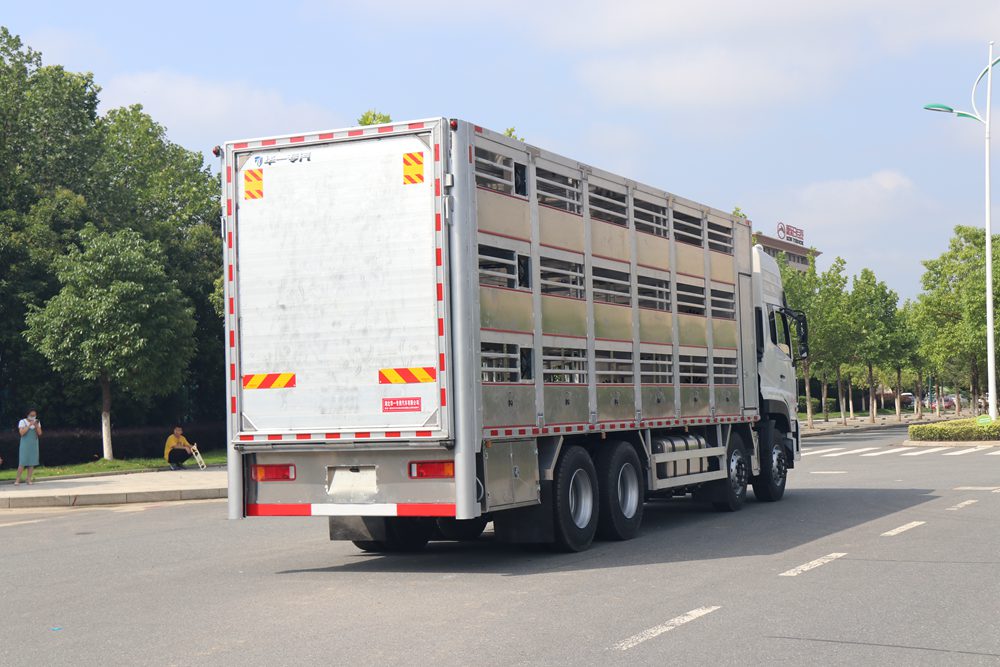 Dongfeng Tianlong VL Fifth-Generation Domestic Standard Aluminum Alloy Livestock Transport Vehicle