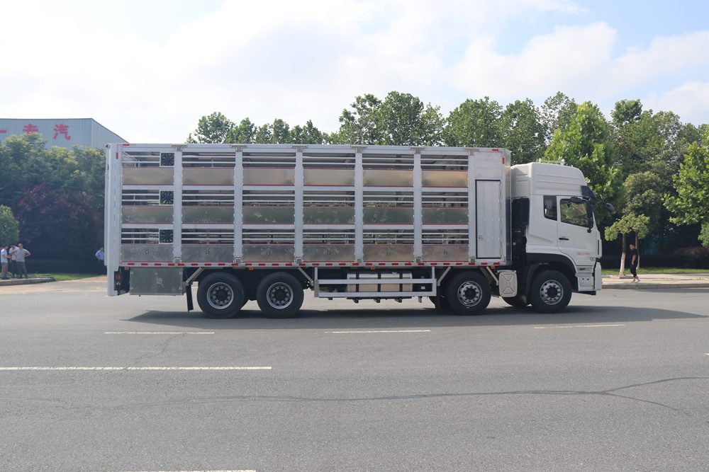 Dongfeng Tianlong VL Fifth-Generation Domestic Standard Aluminum Alloy Livestock Transport Vehicle