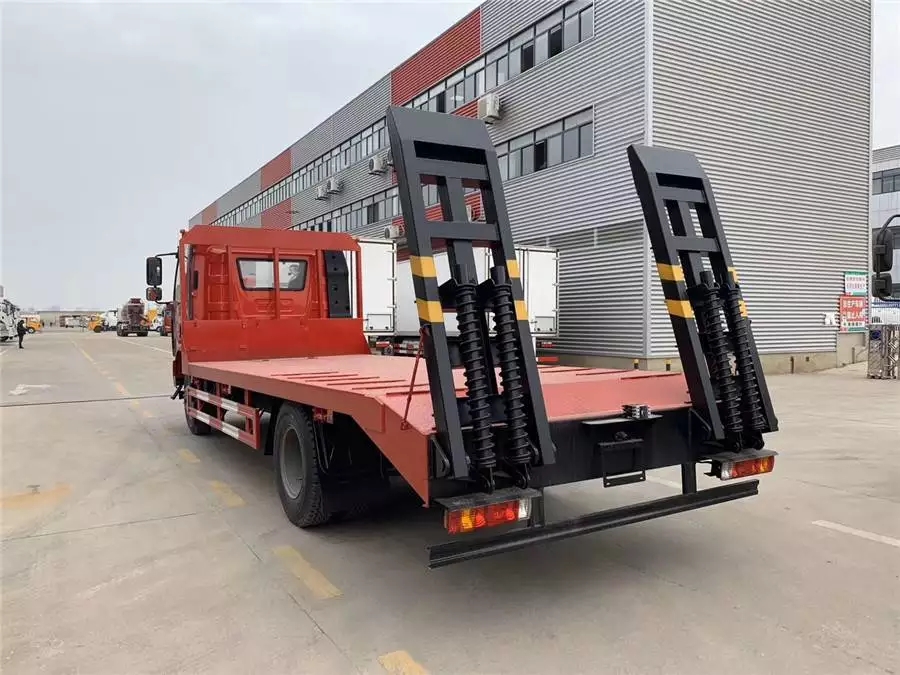150-ton excavator, 180-horsepower Yulu flatbed truck