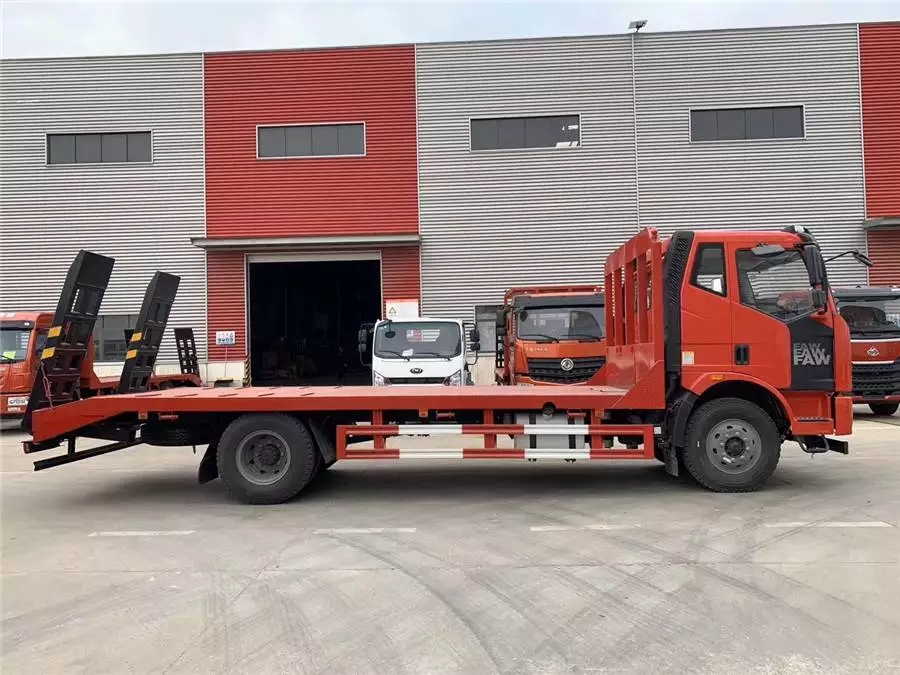 150-ton excavator, 180-horsepower Yulu flatbed truck