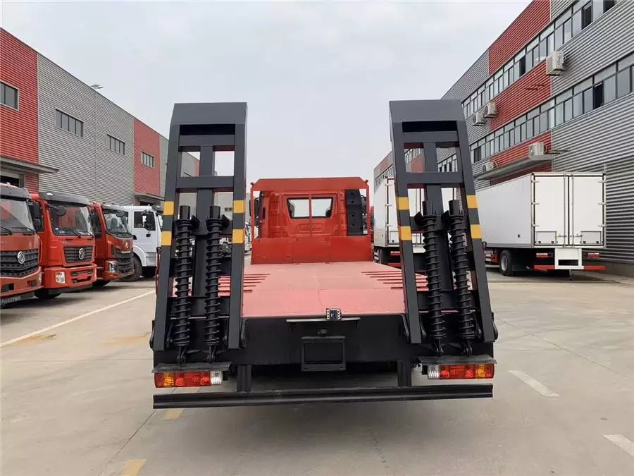 150-ton excavator, 180-horsepower Yulu flatbed truck