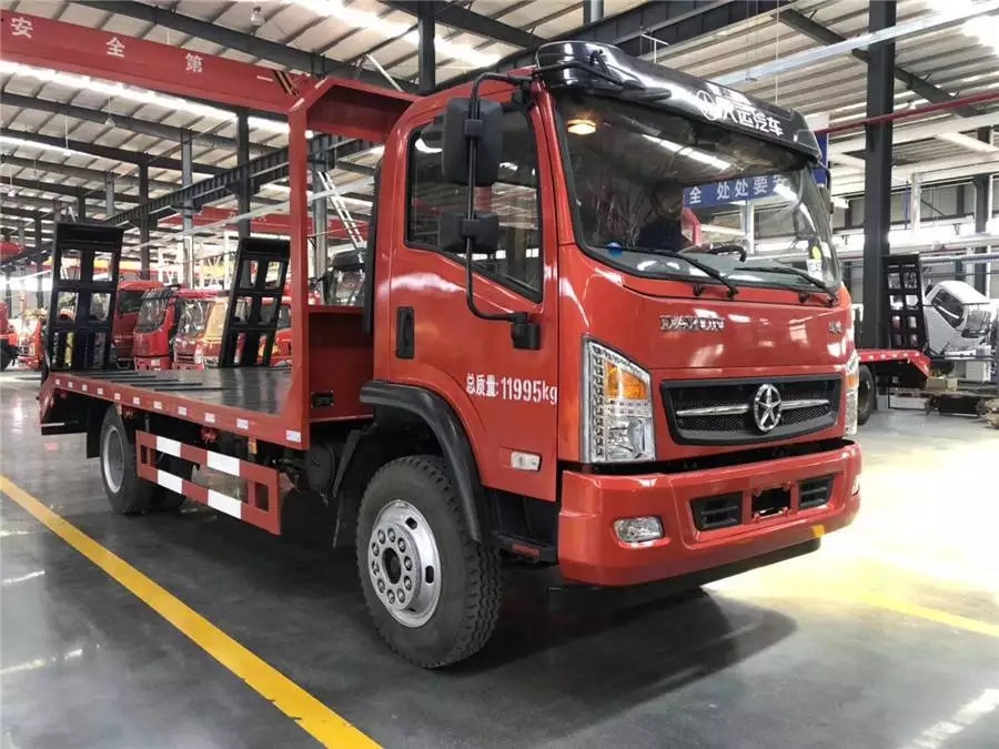 Big Yun yellow flag trailer truck