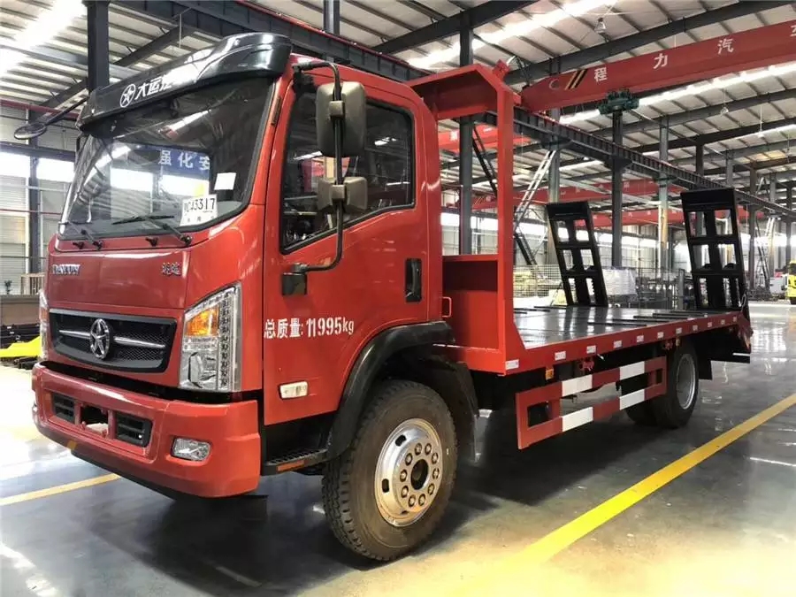 Big Yun yellow flag trailer truck