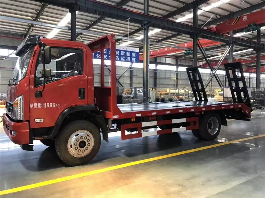 Big Yun yellow flag trailer truck