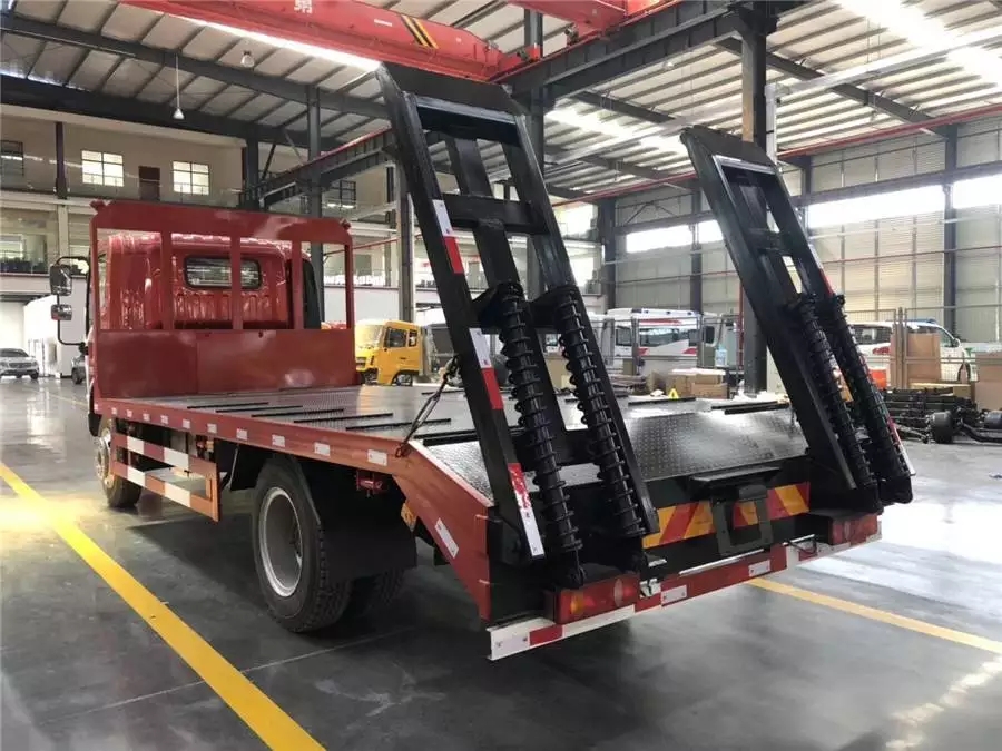 Big Yun yellow flag trailer truck
