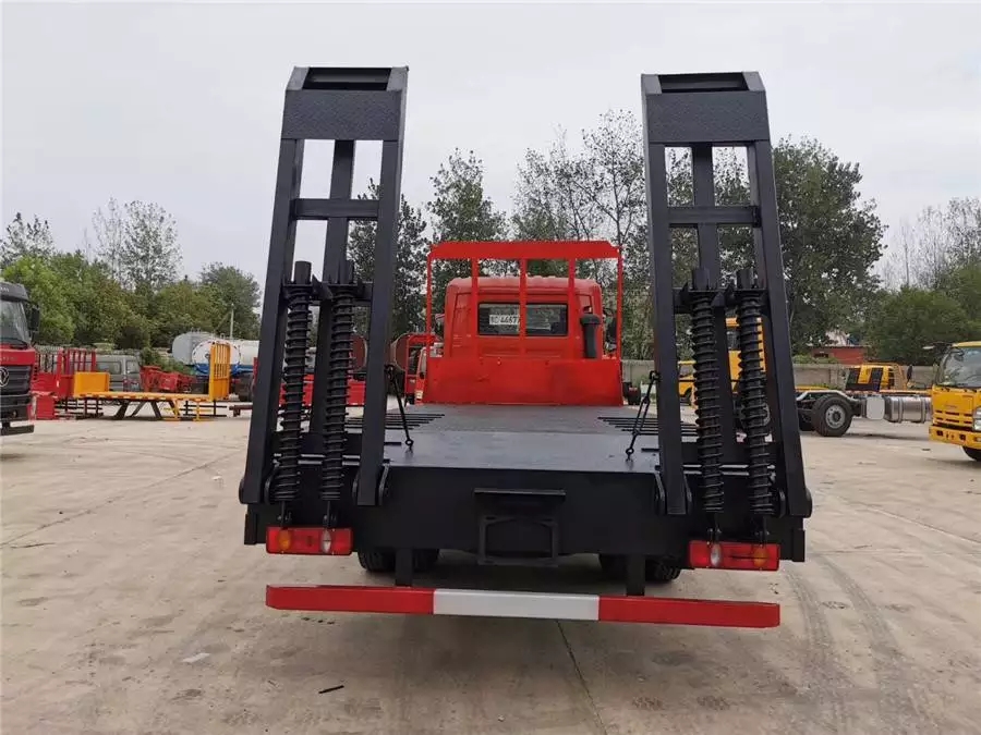 Dongfeng Tianjin 6.2-meter-long flatbed transport vehicle