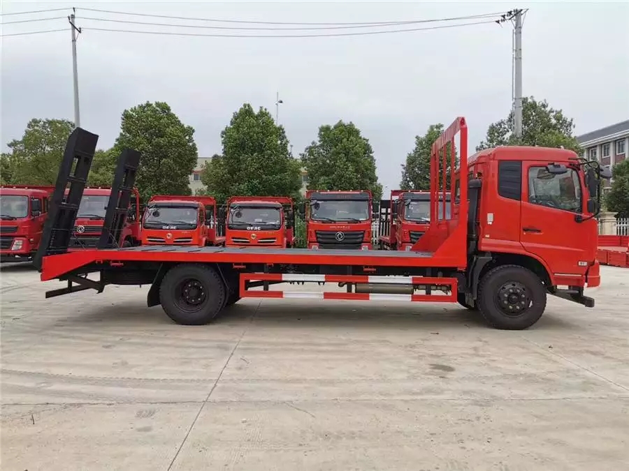Dongfeng Tianjin 6.2-meter-long flatbed transport vehicle