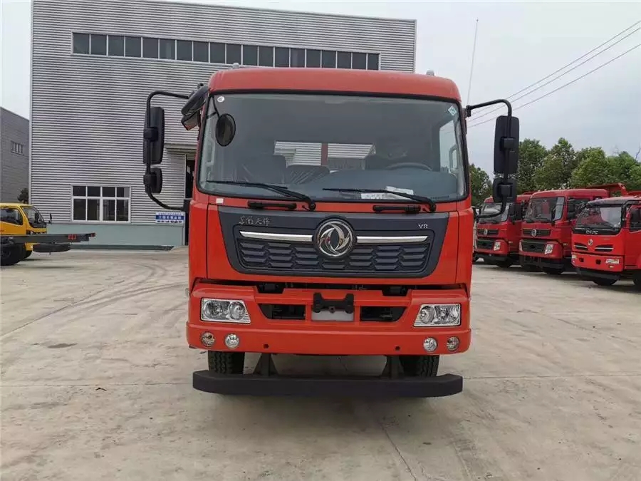 Dongfeng Tianjin 6.2-meter-long flatbed transport vehicle