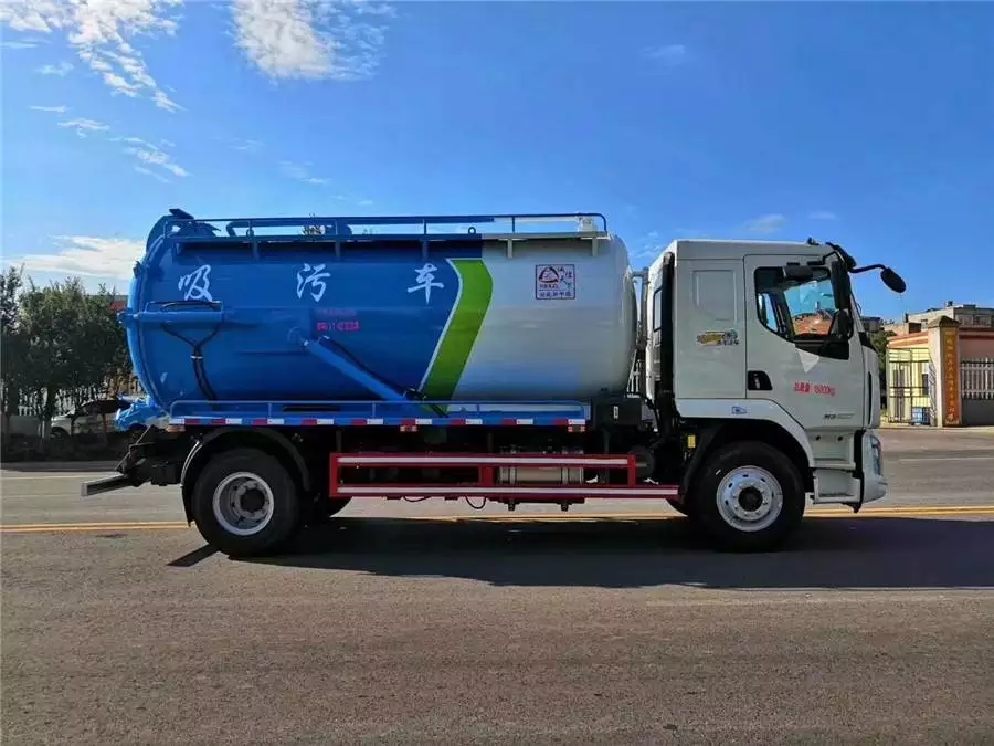 Dongfeng Li Auto 12-ton sewage suction truck