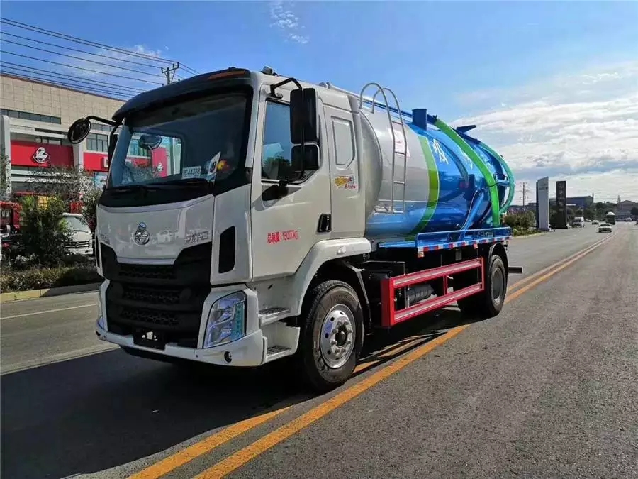 Dongfeng Li Auto 12-ton sewage suction truck