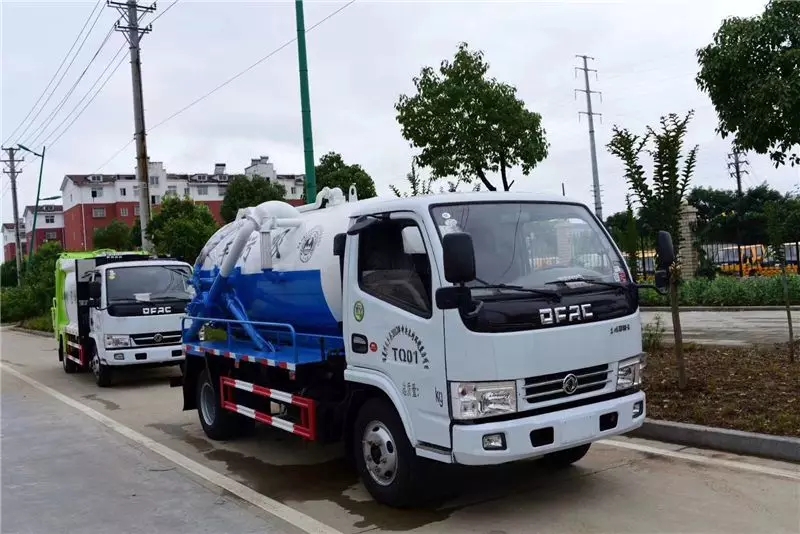 Dongfeng Dolica 5-ton sewage suction truck