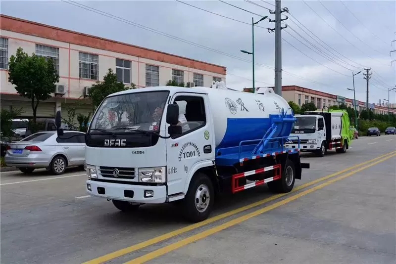 Dongfeng Dolica 5-ton sewage suction truck