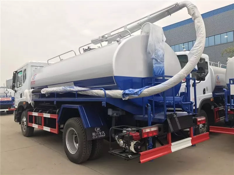 High-power 12-cubic-meter sewage suction truck