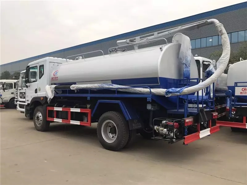 High-power 12-cubic-meter sewage suction truck
