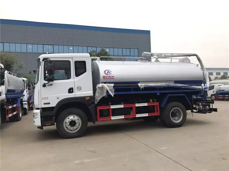 High-power 12-cubic-meter sewage suction truck