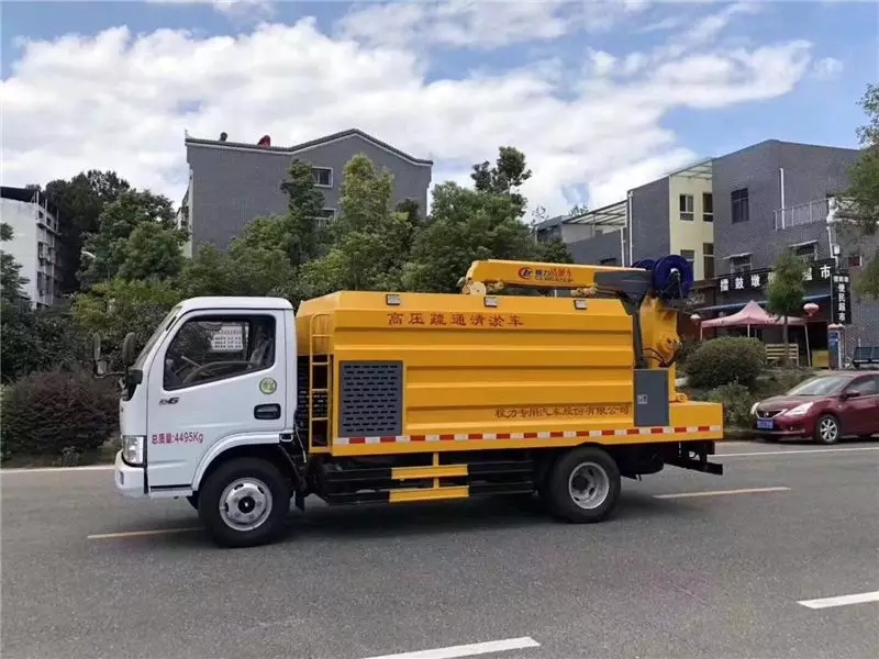 Dongfeng City Sewer Pipeline High-Pressure Cleaning and Dredging Vehicle