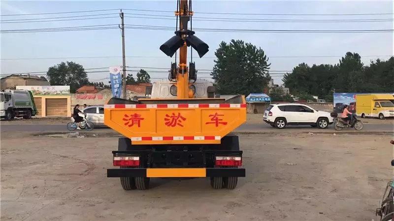 Dongfeng Dolica dredging vehicle and sludge transportation vehicle