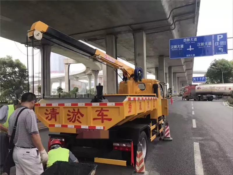 Dongfeng Dolica Sewer Cleaning Vehicle