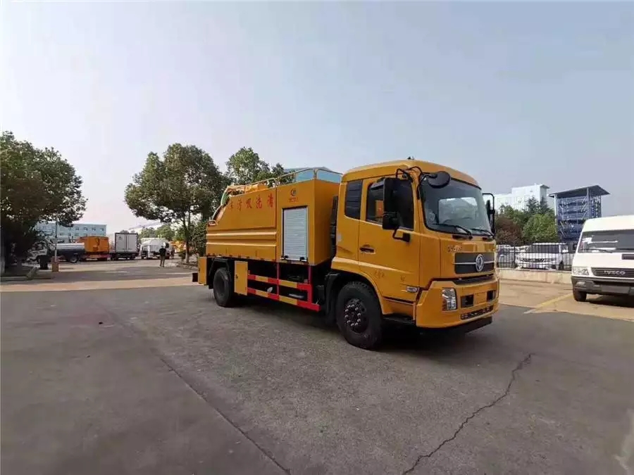 Dongfeng Tianjin 12-cubic-meter cleaning and sewage suction vehicle