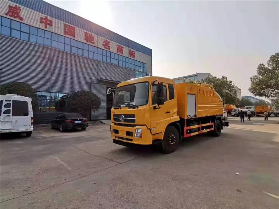 Dongfeng Tianjin 12-cubic-meter cleaning and sewage suction vehicle
