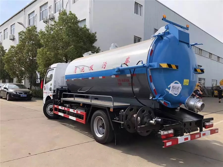 Dongfeng 8-ton integrated tank cleaning and sewage suction vehicle