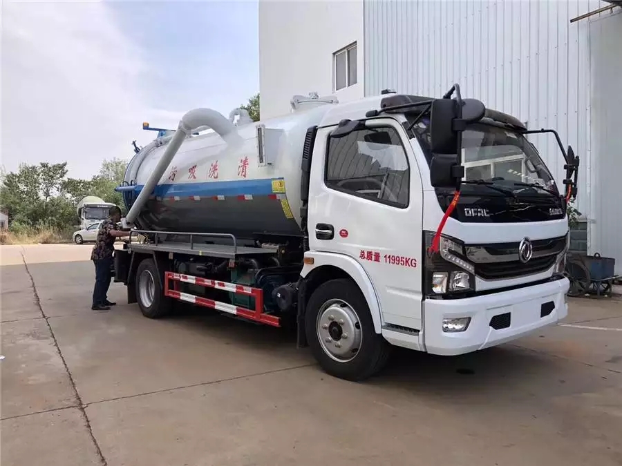 Dongfeng 8-ton integrated tank cleaning and sewage suction vehicle