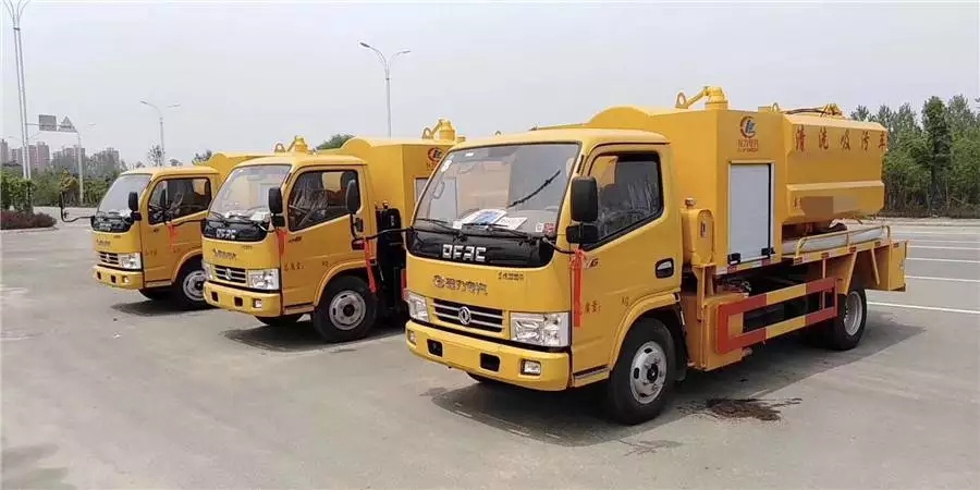 Five-party blue plate cleaning and sewage suction vehicle