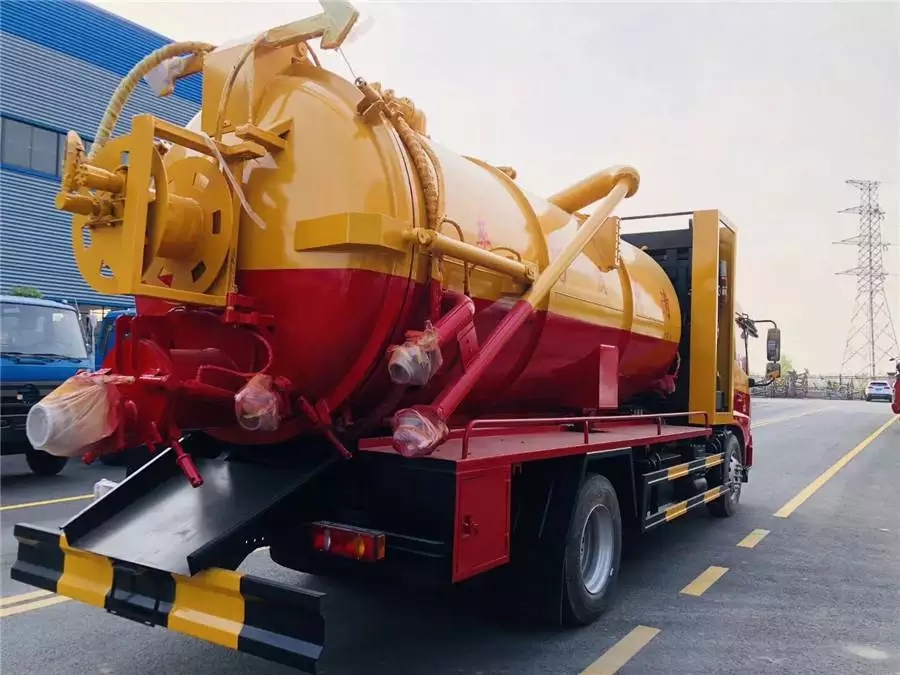 Dongfeng 14 Type Fazheng Jinyi 210-horsepower cleaning and sewage suction vehicle