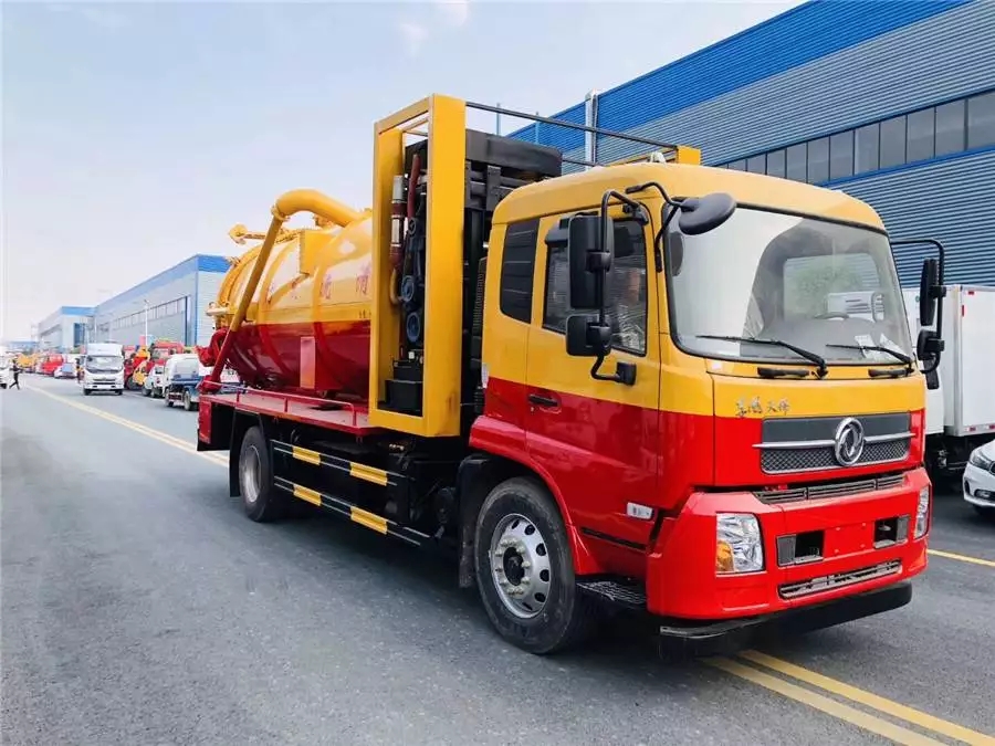 Dongfeng 14 Type Fazheng Jinyi 210-horsepower cleaning and sewage suction vehicle