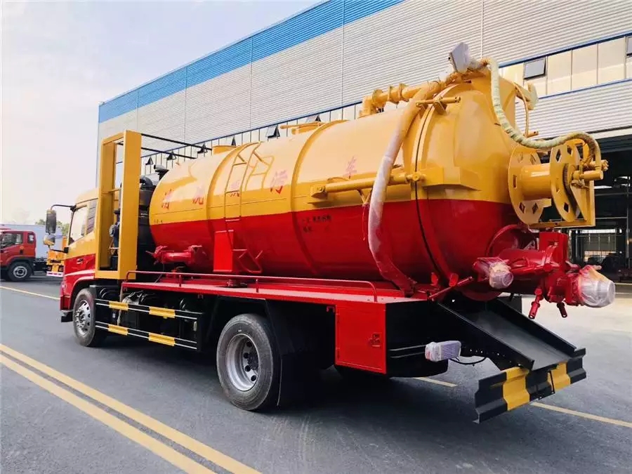 Dongfeng 14 Type Fazheng Jinyi 210-horsepower cleaning and sewage suction vehicle