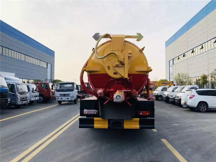 Dongfeng 14 Type Fazheng Jinyi 210-horsepower cleaning and sewage suction vehicle